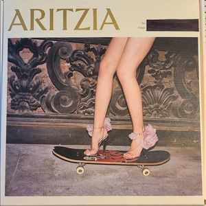 ARITZIA TNA gloves and Beanie